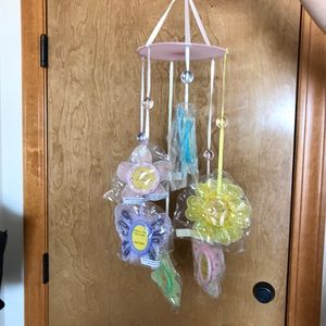 Beautiful hanging picture frame decoration!